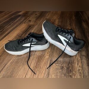 Women’s Size 9.5 Brooks Ghost 16 Running Shoe.